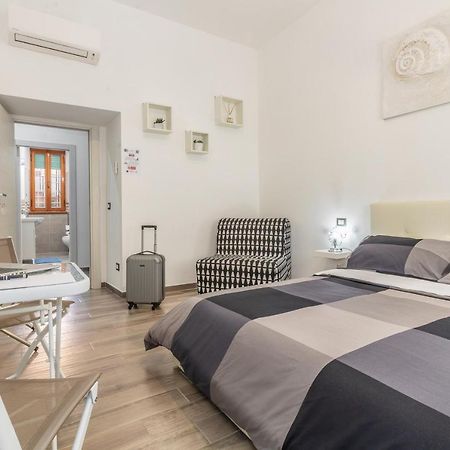 Scirocco Rooms Civitavecchia Exteriör bild